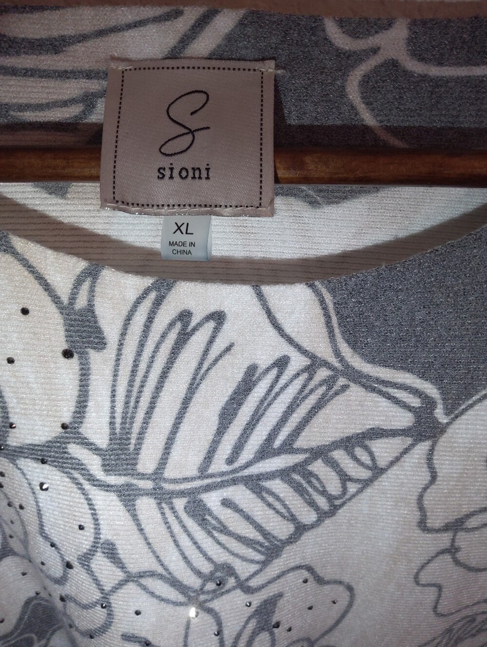 Sioni Sweater Womens XL Grey White Floral Rhinestone Studded Cozy Soft Knit - Picture 3 of 9